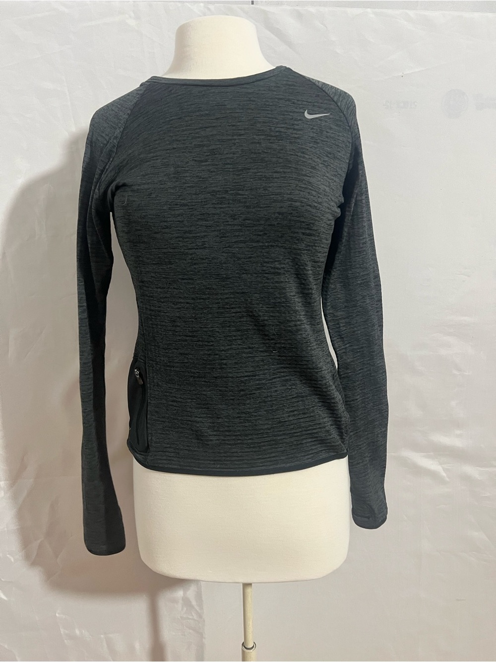 Nike Women’s Charcoal Heather Long-Sleeve Performance Top